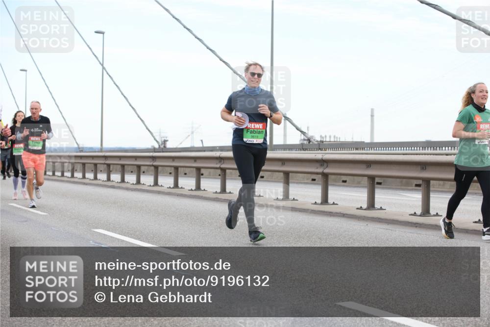 03.10.2025 - Köhlbrandbrückenlauf Lena Gebhardt http://msf.ph/oto/9196132 03.10.2025 15:25:11 Position 1 9619 meine-sportfotos.de