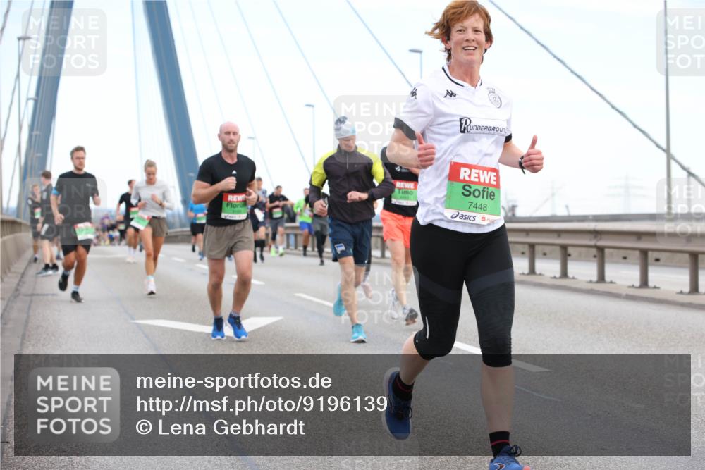 03.10.2025 - Köhlbrandbrückenlauf Lena Gebhardt http://msf.ph/oto/9196139 03.10.2025 15:25:12 Position 1 7448 meine-sportfotos.de