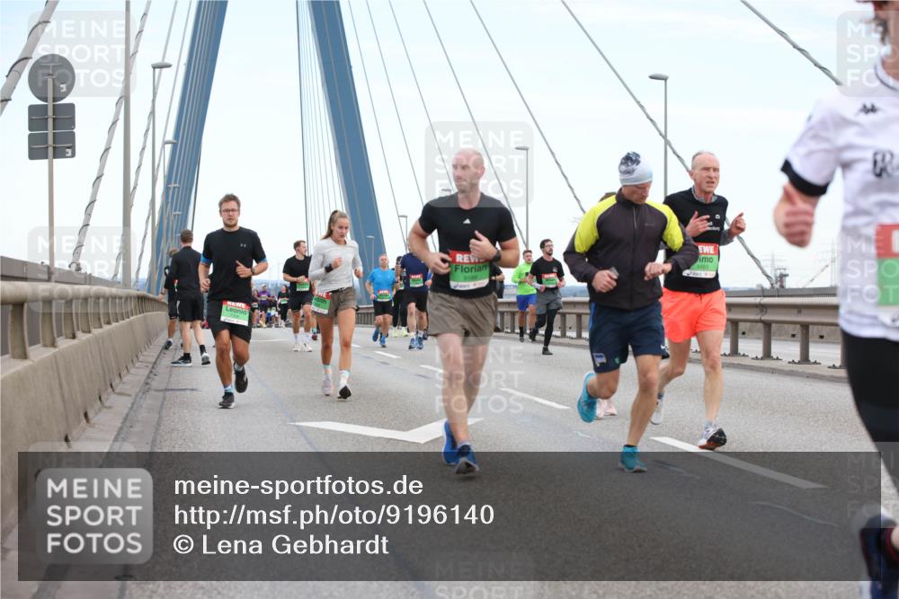 03.10.2025 - Köhlbrandbrückenlauf Lena Gebhardt http://msf.ph/oto/9196140 03.10.2025 15:25:12 Position 1  meine-sportfotos.de