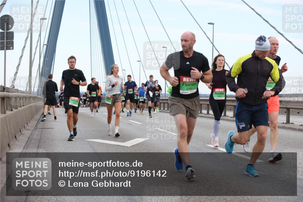 03.10.2025 - Köhlbrandbrückenlauf Lena Gebhardt http://msf.ph/oto/9196142 03.10.2025 15:25:13 Position 1 7306, 9189, 9483 meine-sportfotos.de