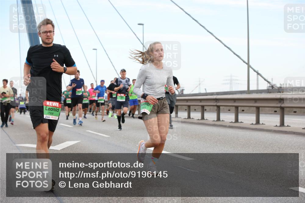 03.10.2025 - Köhlbrandbrückenlauf Lena Gebhardt http://msf.ph/oto/9196145 03.10.2025 15:25:16 Position 1 7306, 1305 meine-sportfotos.de