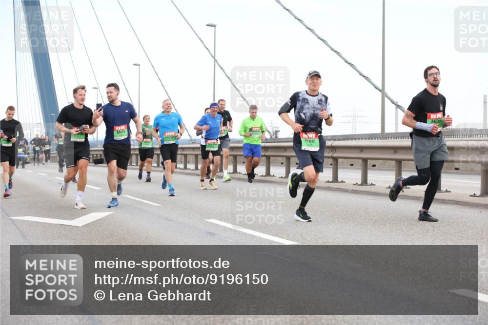 03.10.2025 - Köhlbrandbrückenlauf Lena Gebhardt http://msf.ph/oto/9196150 03.10.2025 15:25:17 Position 1  meine-sportfotos.de