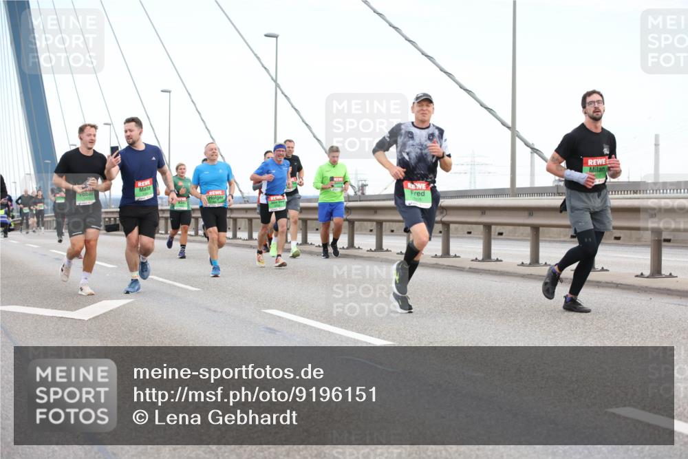 03.10.2025 - Köhlbrandbrückenlauf Lena Gebhardt http://msf.ph/oto/9196151 03.10.2025 15:25:17 Position 1 7473 meine-sportfotos.de