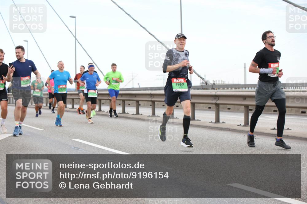 03.10.2025 - Köhlbrandbrückenlauf Lena Gebhardt http://msf.ph/oto/9196154 03.10.2025 15:25:18 Position 1 7805 meine-sportfotos.de