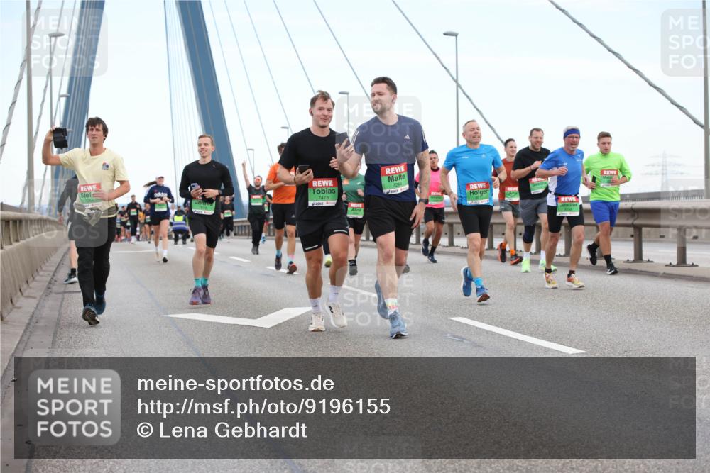 03.10.2025 - Köhlbrandbrückenlauf Lena Gebhardt http://msf.ph/oto/9196155 03.10.2025 15:25:19 Position 1 7263, 7284, 7473 meine-sportfotos.de