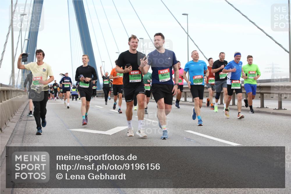 03.10.2025 - Köhlbrandbrückenlauf Lena Gebhardt http://msf.ph/oto/9196156 03.10.2025 15:25:19 Position 1 7263, 019, 7473, 7284, 9596 meine-sportfotos.de