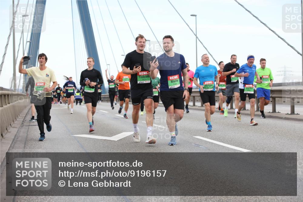 03.10.2025 - Köhlbrandbrückenlauf Lena Gebhardt http://msf.ph/oto/9196157 03.10.2025 15:25:19 Position 1 7473, 7284, 9596 meine-sportfotos.de