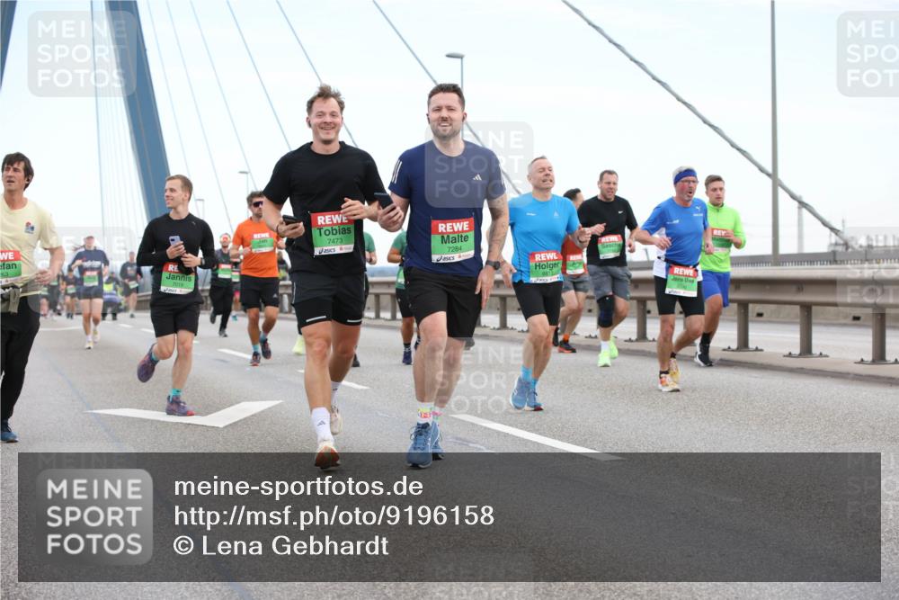 03.10.2025 - Köhlbrandbrückenlauf Lena Gebhardt http://msf.ph/oto/9196158 03.10.2025 15:25:19 Position 1 263, 7019, 7473, 7284, 8813 meine-sportfotos.de