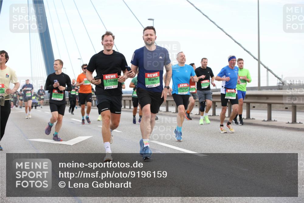 03.10.2025 - Köhlbrandbrückenlauf Lena Gebhardt http://msf.ph/oto/9196159 03.10.2025 15:25:19 Position 1 7019, 7473, 7284 meine-sportfotos.de