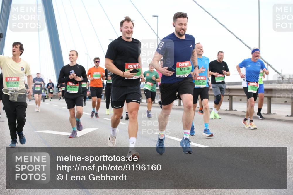 03.10.2025 - Köhlbrandbrückenlauf Lena Gebhardt http://msf.ph/oto/9196160 03.10.2025 15:25:20 Position 1 7263, 7019, 7284, 88 meine-sportfotos.de