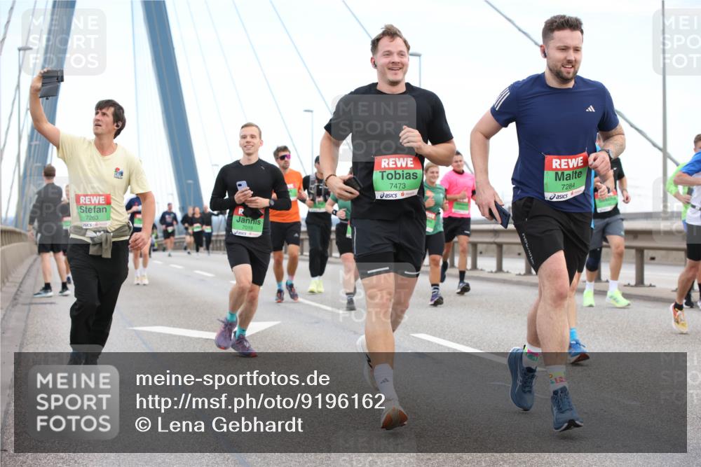 03.10.2025 - Köhlbrandbrückenlauf Lena Gebhardt http://msf.ph/oto/9196162 03.10.2025 15:25:20 Position 1 7263, 7019, 7473, 7284 meine-sportfotos.de