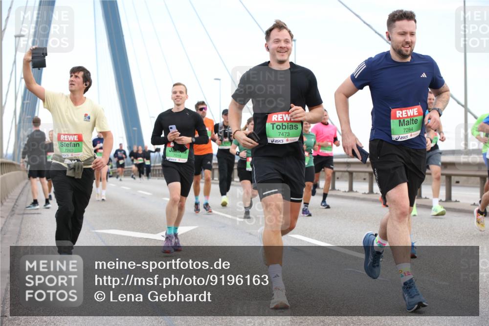 03.10.2025 - Köhlbrandbrückenlauf Lena Gebhardt http://msf.ph/oto/9196163 03.10.2025 15:25:20 Position 1 7263, 7019, 7473, 7284 meine-sportfotos.de