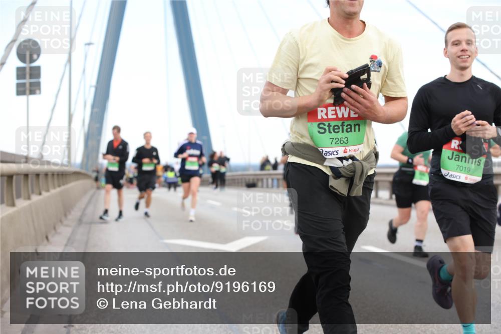 03.10.2025 - Köhlbrandbrückenlauf Lena Gebhardt http://msf.ph/oto/9196169 03.10.2025 15:25:22 Position 1 7263, 7019 meine-sportfotos.de