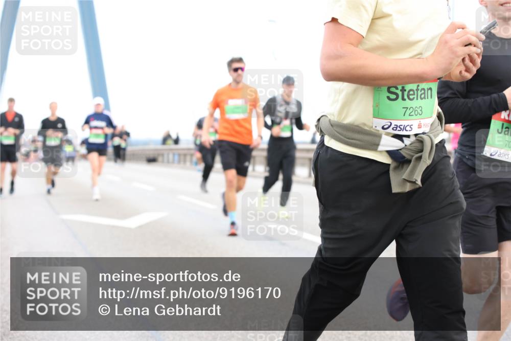 03.10.2025 - Köhlbrandbrückenlauf Lena Gebhardt http://msf.ph/oto/9196170 03.10.2025 15:25:22 Position 1 7263, 70 meine-sportfotos.de
