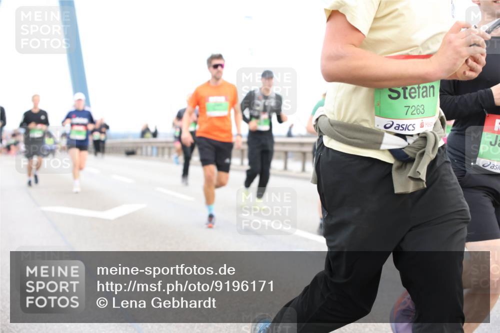 03.10.2025 - Köhlbrandbrückenlauf Lena Gebhardt http://msf.ph/oto/9196171 03.10.2025 15:25:22 Position 1 7263 meine-sportfotos.de