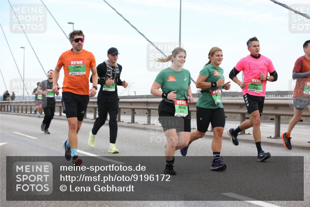 03.10.2025 - Köhlbrandbrückenlauf Lena Gebhardt http://msf.ph/oto/9196172 03.10.2025 15:25:23 Position 1 7365, 9456, 9191 meine-sportfotos.de