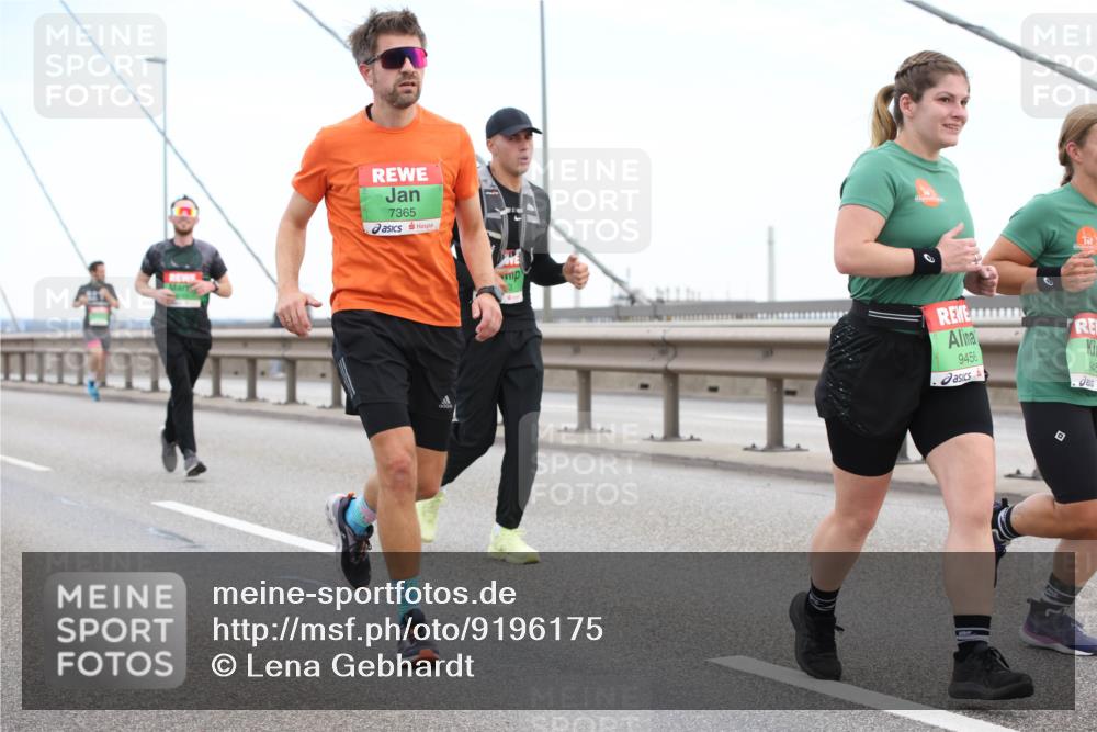 03.10.2025 - Köhlbrandbrückenlauf Lena Gebhardt http://msf.ph/oto/9196175 03.10.2025 15:25:24 Position 1 7365, 9456 meine-sportfotos.de