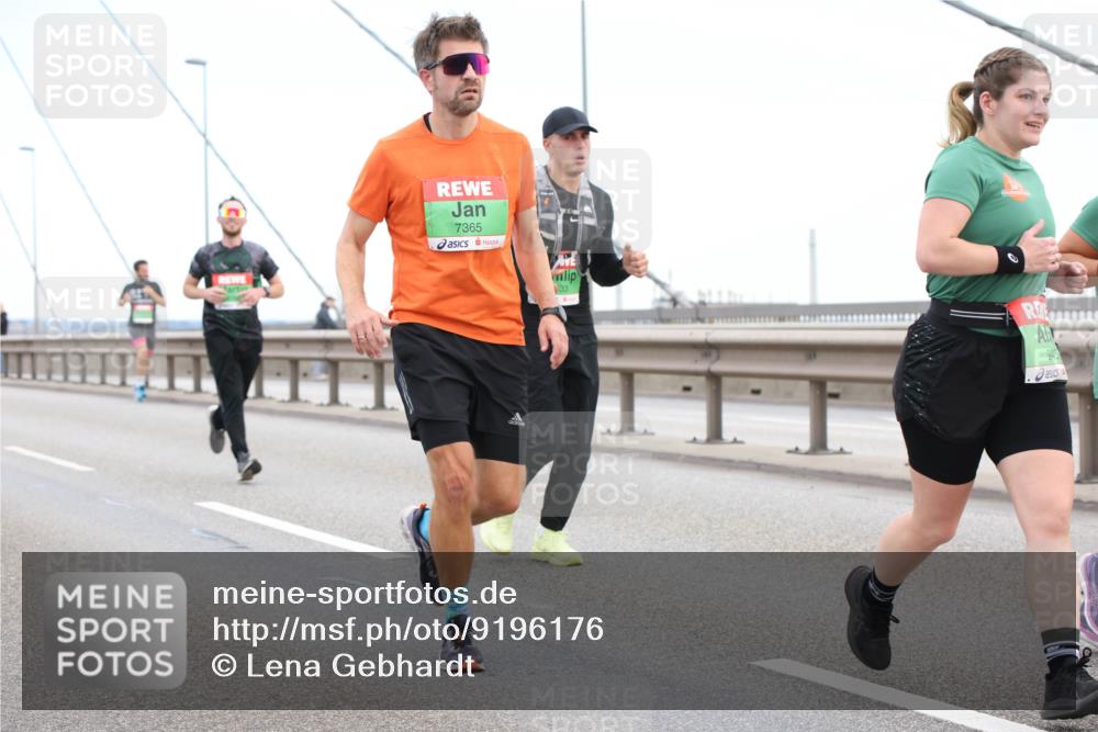 03.10.2025 - Köhlbrandbrückenlauf Lena Gebhardt http://msf.ph/oto/9196176 03.10.2025 15:25:24 Position 1 7365, 33 meine-sportfotos.de