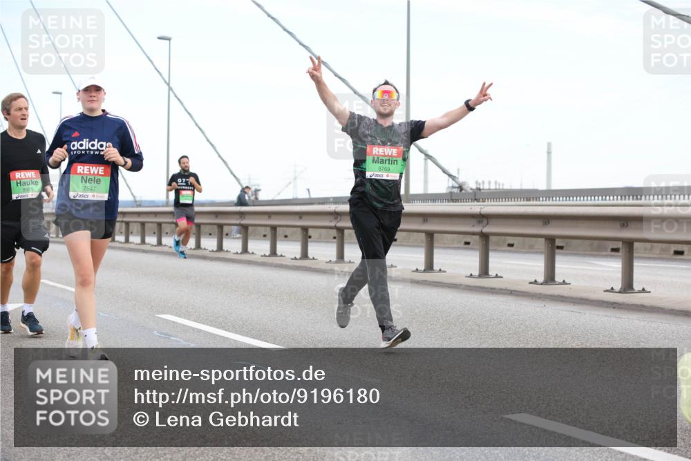 03.10.2025 - Köhlbrandbrückenlauf Lena Gebhardt http://msf.ph/oto/9196180 03.10.2025 15:25:25 Position 1 8925, 7547, 07, 8769 meine-sportfotos.de
