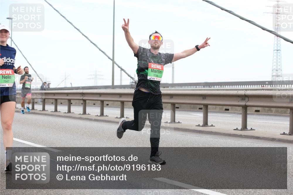 03.10.2025 - Köhlbrandbrückenlauf Lena Gebhardt http://msf.ph/oto/9196183 03.10.2025 15:25:25 Position 1 7547, 11, 8769 meine-sportfotos.de
