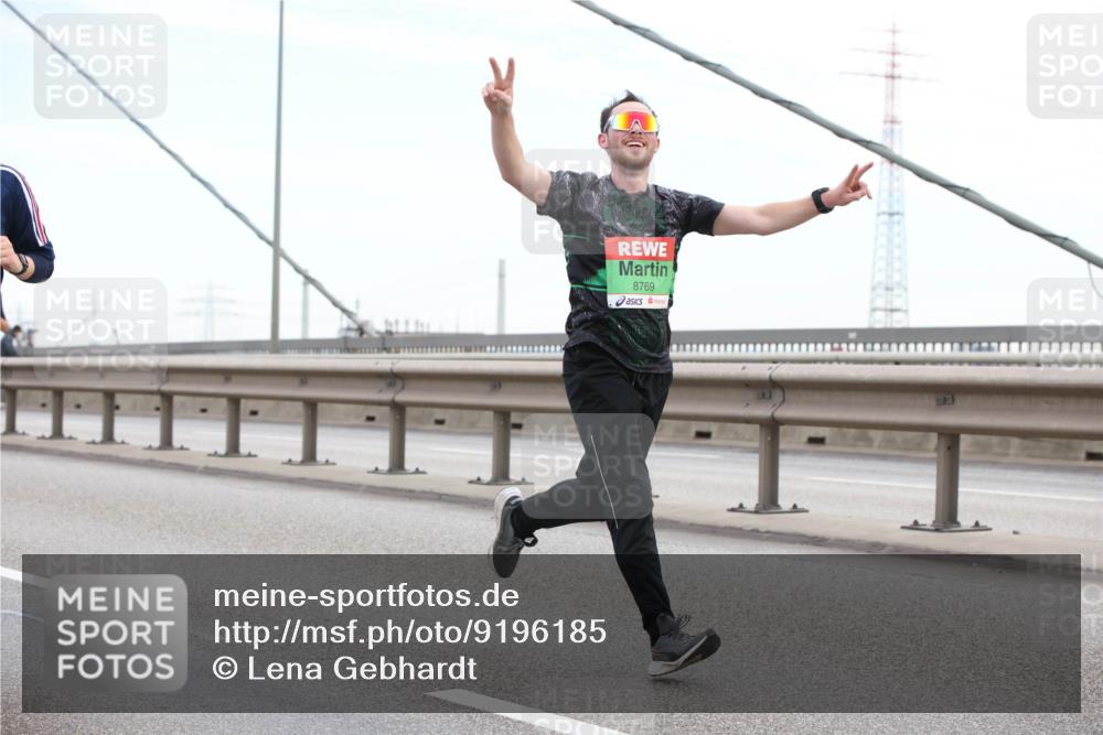 03.10.2025 - Köhlbrandbrückenlauf Lena Gebhardt http://msf.ph/oto/9196185 03.10.2025 15:25:26 Position 1 8769 meine-sportfotos.de