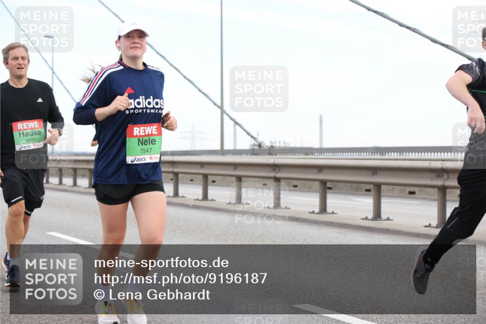 03.10.2025 - Köhlbrandbrückenlauf Lena Gebhardt http://msf.ph/oto/9196187 03.10.2025 15:25:26 Position 1 8925, 7547 meine-sportfotos.de