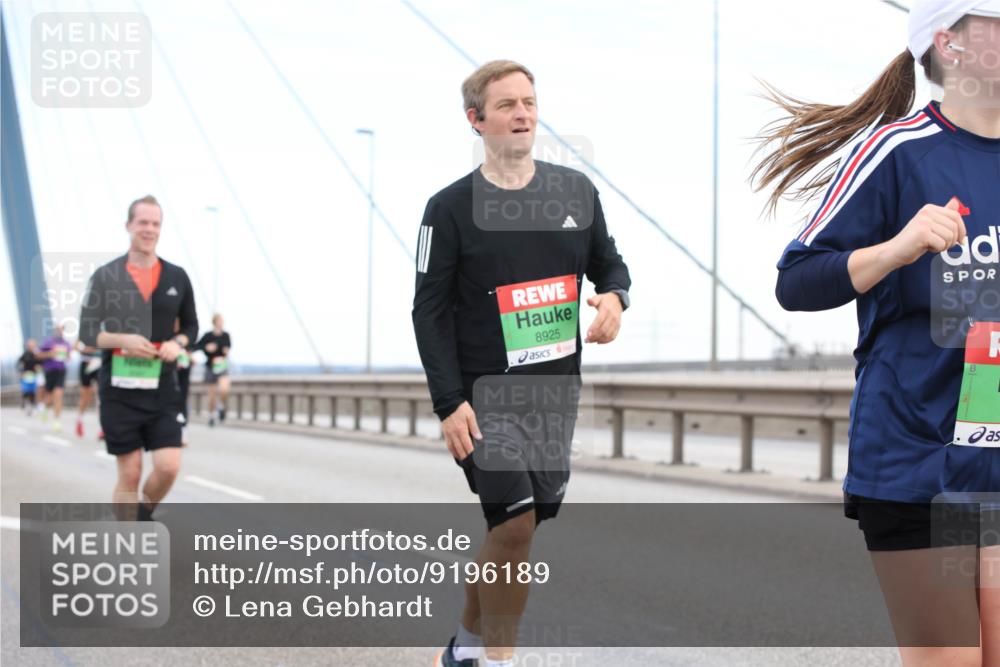 03.10.2025 - Köhlbrandbrückenlauf Lena Gebhardt http://msf.ph/oto/9196189 03.10.2025 15:25:27 Position 1 8925 meine-sportfotos.de