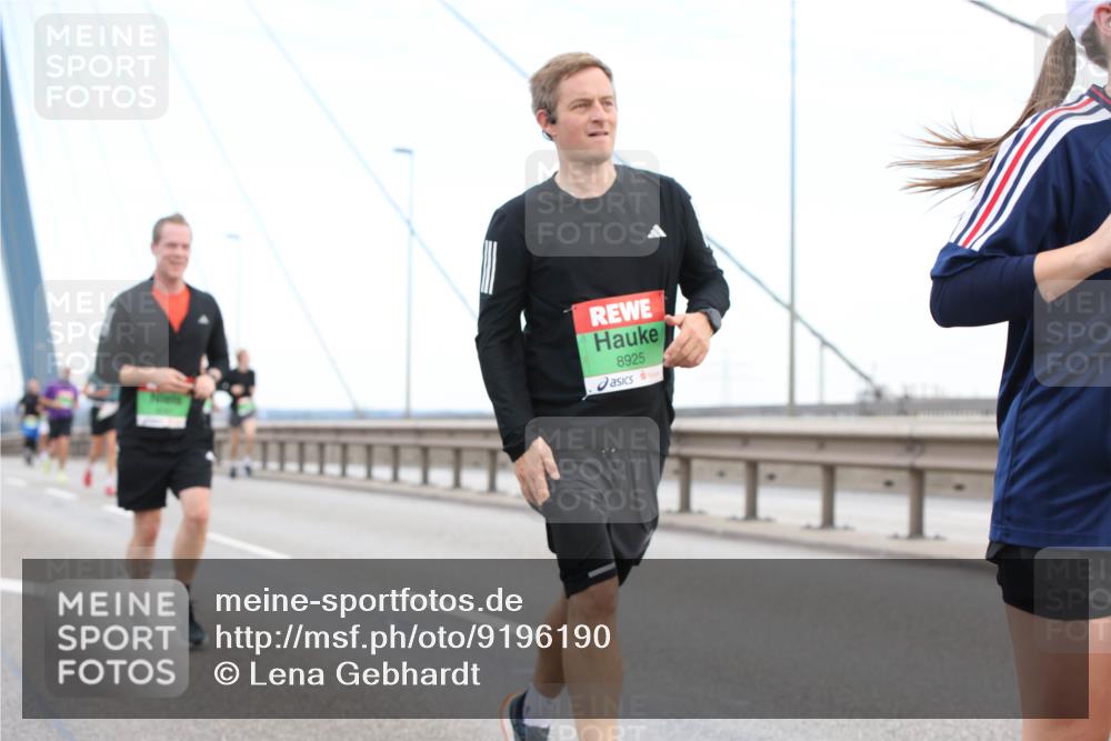 03.10.2025 - Köhlbrandbrückenlauf Lena Gebhardt http://msf.ph/oto/9196190 03.10.2025 15:25:27 Position 1 8925 meine-sportfotos.de