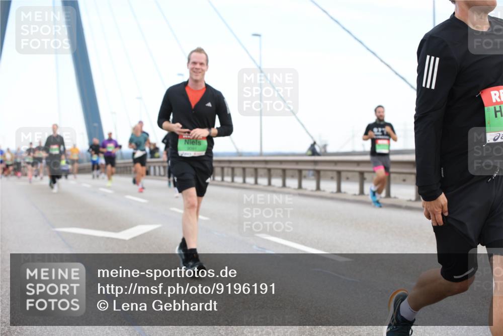 03.10.2025 - Köhlbrandbrückenlauf Lena Gebhardt http://msf.ph/oto/9196191 03.10.2025 15:25:27 Position 1  meine-sportfotos.de