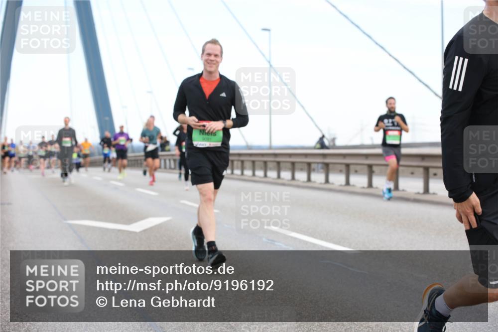 03.10.2025 - Köhlbrandbrückenlauf Lena Gebhardt http://msf.ph/oto/9196192 03.10.2025 15:25:27 Position 1 9091 meine-sportfotos.de