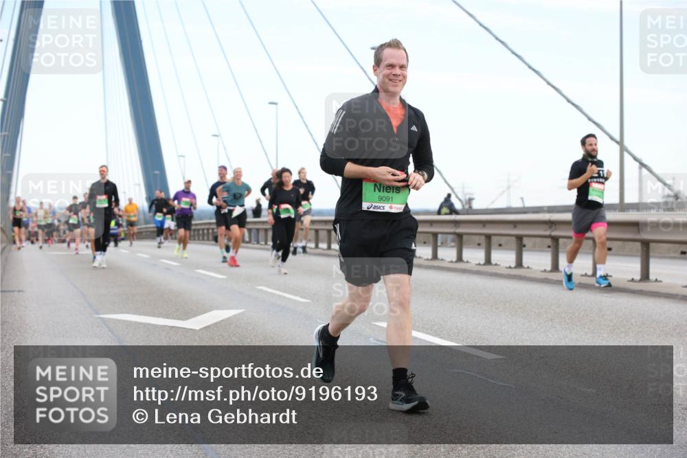 03.10.2025 - Köhlbrandbrückenlauf Lena Gebhardt http://msf.ph/oto/9196193 03.10.2025 15:25:27 Position 1 9091, 211 meine-sportfotos.de