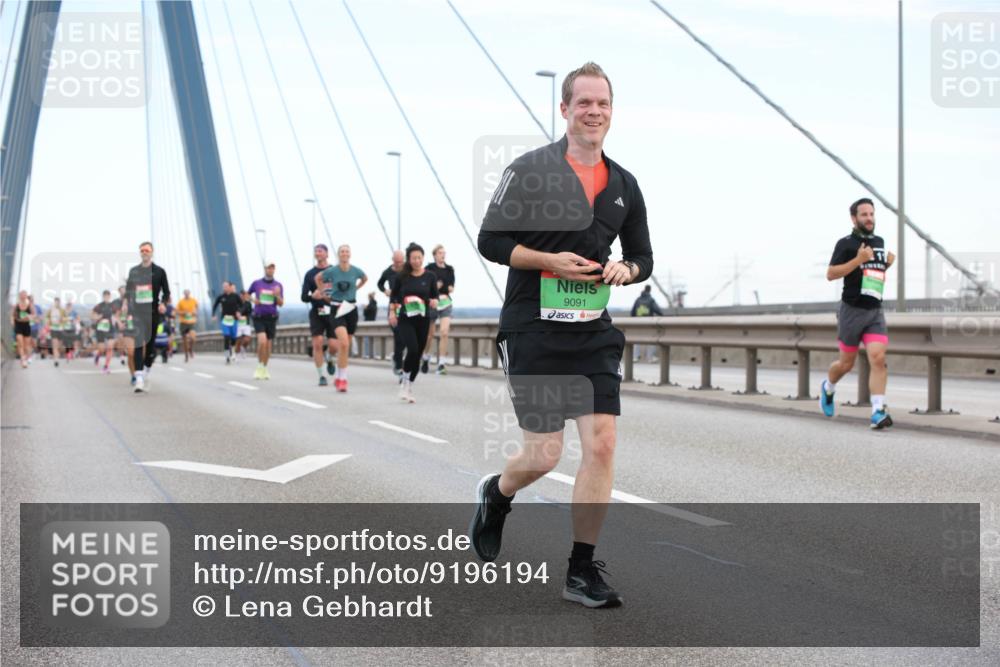 03.10.2025 - Köhlbrandbrückenlauf Lena Gebhardt http://msf.ph/oto/9196194 03.10.2025 15:25:27 Position 1 9091, 11 meine-sportfotos.de