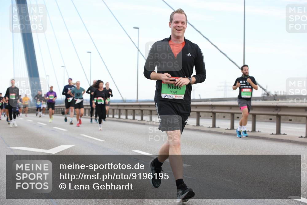 03.10.2025 - Köhlbrandbrückenlauf Lena Gebhardt http://msf.ph/oto/9196195 03.10.2025 15:25:28 Position 1 9091 meine-sportfotos.de
