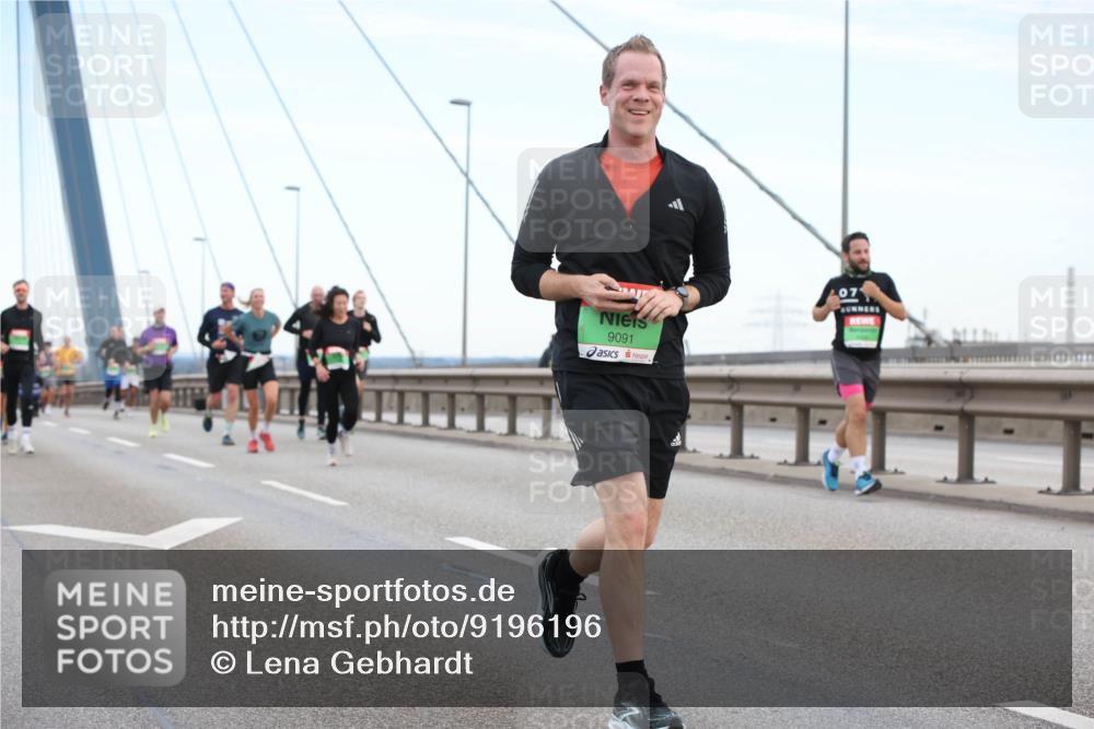 03.10.2025 - Köhlbrandbrückenlauf Lena Gebhardt http://msf.ph/oto/9196196 03.10.2025 15:25:28 Position 1 9091 meine-sportfotos.de