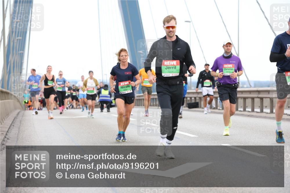 03.10.2025 - Köhlbrandbrückenlauf Lena Gebhardt http://msf.ph/oto/9196201 03.10.2025 15:25:31 Position 1 8991, 7224, 9410 meine-sportfotos.de