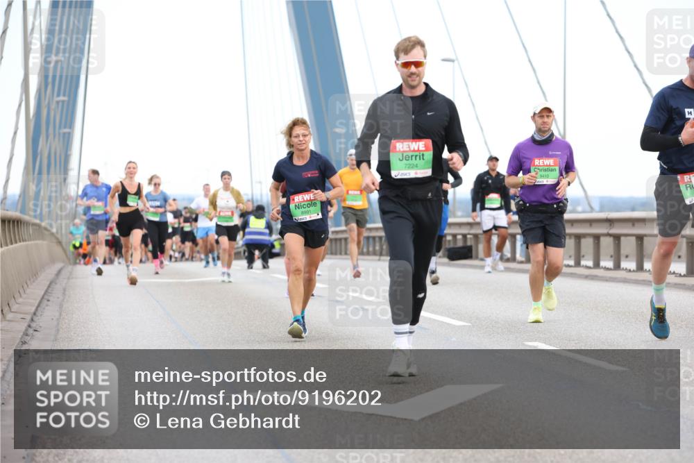 03.10.2025 - Köhlbrandbrückenlauf Lena Gebhardt http://msf.ph/oto/9196202 03.10.2025 15:25:31 Position 1 8991, 7224, 9410 meine-sportfotos.de