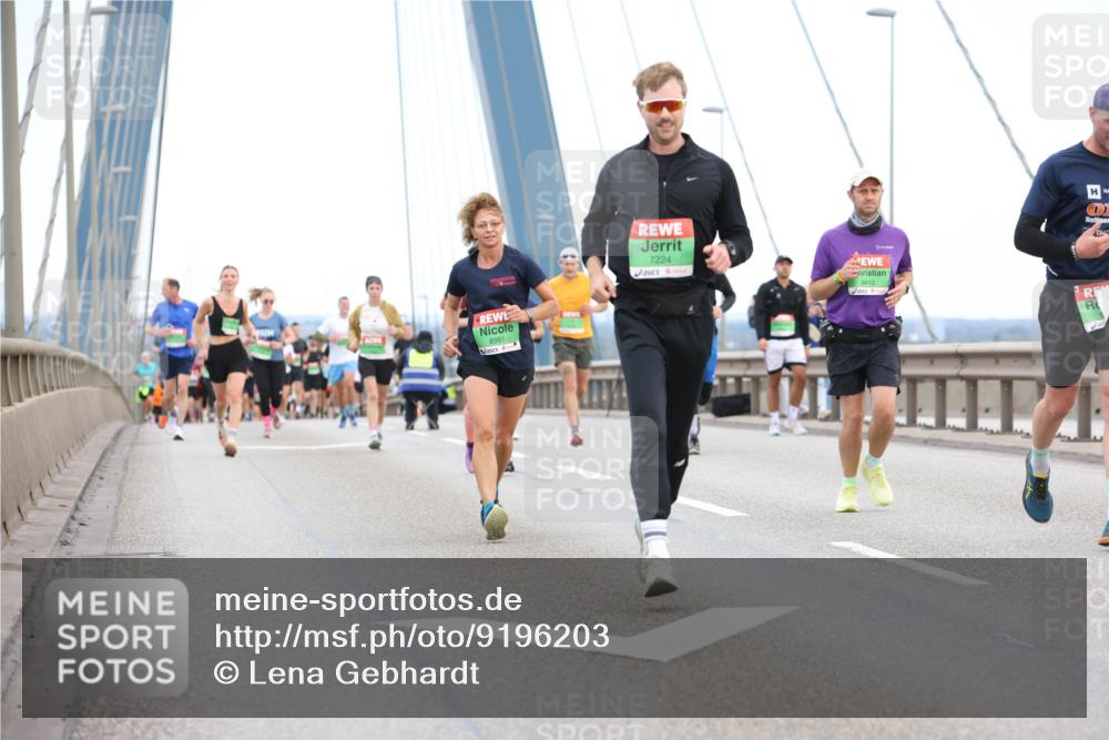 03.10.2025 - Köhlbrandbrückenlauf Lena Gebhardt http://msf.ph/oto/9196203 03.10.2025 15:25:31 Position 1 8991, 7224, 9410 meine-sportfotos.de