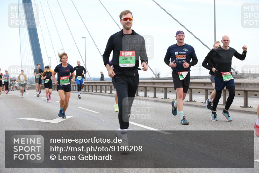 03.10.2025 - Köhlbrandbrückenlauf Lena Gebhardt http://msf.ph/oto/9196208 03.10.2025 15:25:33 Position 1 8991, 7224, 9349 meine-sportfotos.de