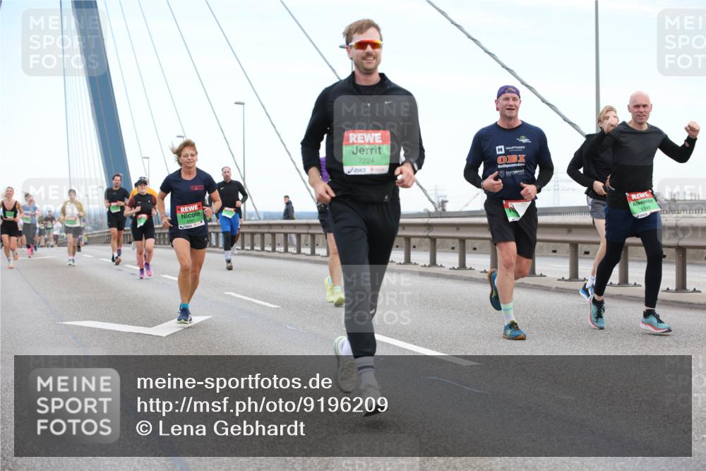 03.10.2025 - Köhlbrandbrückenlauf Lena Gebhardt http://msf.ph/oto/9196209 03.10.2025 15:25:33 Position 1 8991, 7224, 9349 meine-sportfotos.de