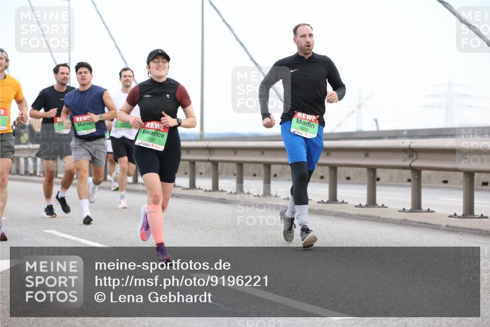 03.10.2025 - Köhlbrandbrückenlauf Lena Gebhardt http://msf.ph/oto/9196221 03.10.2025 15:25:36 Position 1 7425, 7093, 9299 meine-sportfotos.de
