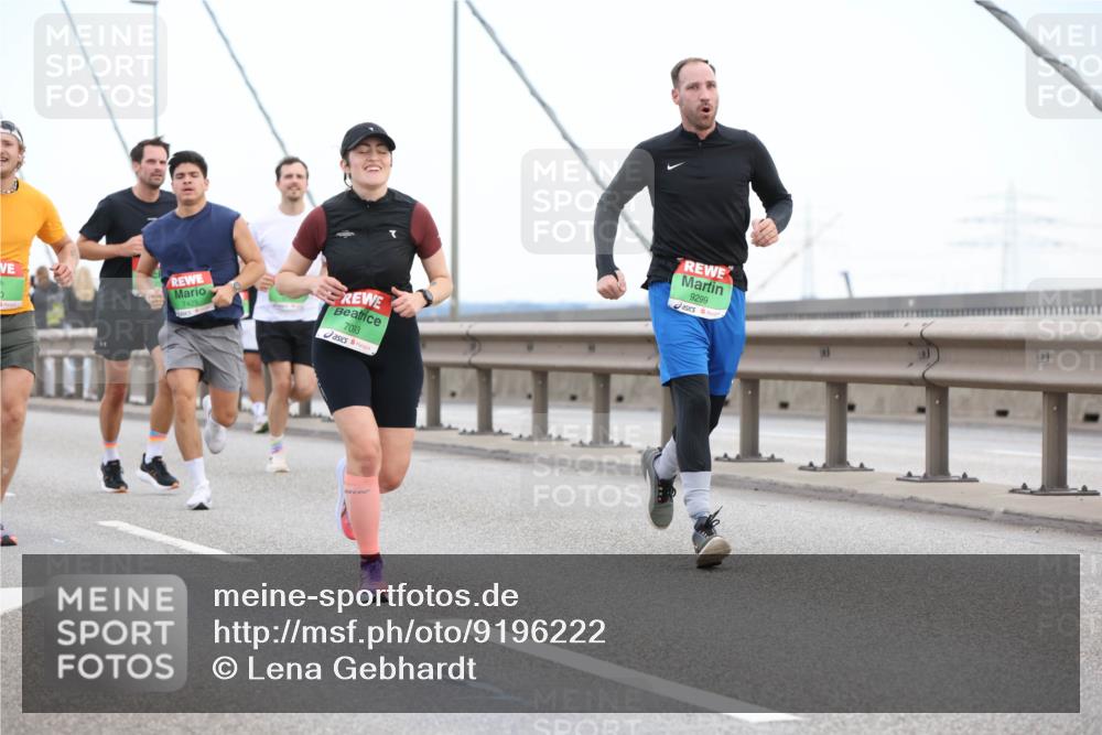 03.10.2025 - Köhlbrandbrückenlauf Lena Gebhardt http://msf.ph/oto/9196222 03.10.2025 15:25:36 Position 1 7425, 7093, 9299 meine-sportfotos.de