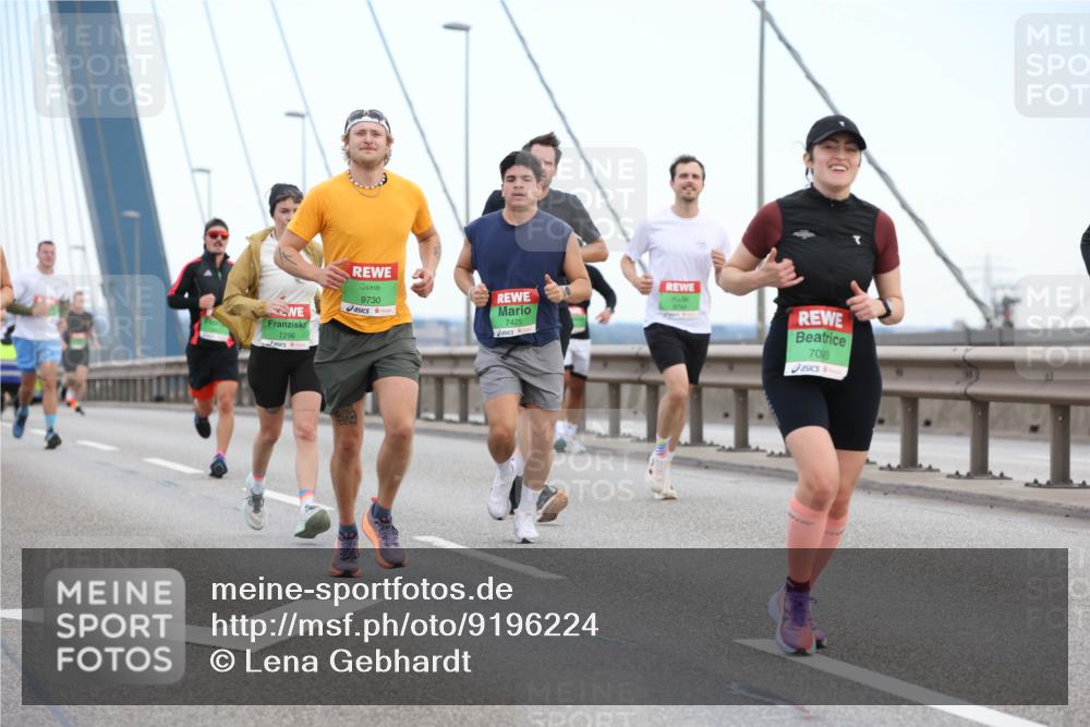 03.10.2025 - Köhlbrandbrückenlauf Lena Gebhardt http://msf.ph/oto/9196224 03.10.2025 15:25:37 Position 1 9730, 7425, 7296, 7083 meine-sportfotos.de