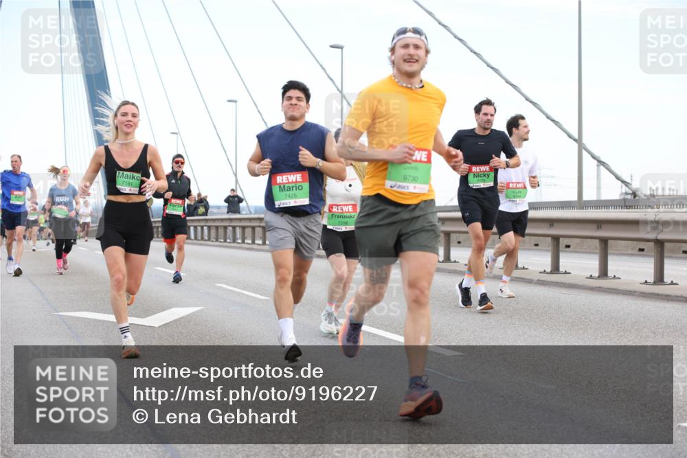 03.10.2025 - Köhlbrandbrückenlauf Lena Gebhardt http://msf.ph/oto/9196227 03.10.2025 15:25:39 Position 1 7191, 7425, 7296, 9730, 9744 meine-sportfotos.de