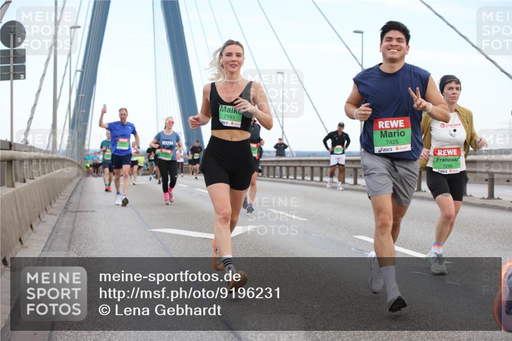 03.10.2025 - Köhlbrandbrückenlauf Lena Gebhardt http://msf.ph/oto/9196231 03.10.2025 15:25:40 Position 1 7191, 7425, 7296 meine-sportfotos.de