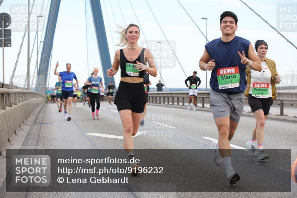 03.10.2025 - Köhlbrandbrückenlauf Lena Gebhardt http://msf.ph/oto/9196232 03.10.2025 15:25:40 Position 1 7191, 7425, 7296 meine-sportfotos.de