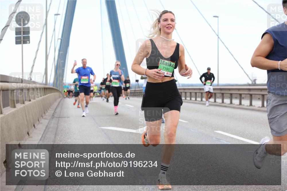03.10.2025 - Köhlbrandbrückenlauf Lena Gebhardt http://msf.ph/oto/9196234 03.10.2025 15:25:40 Position 1 7191 meine-sportfotos.de