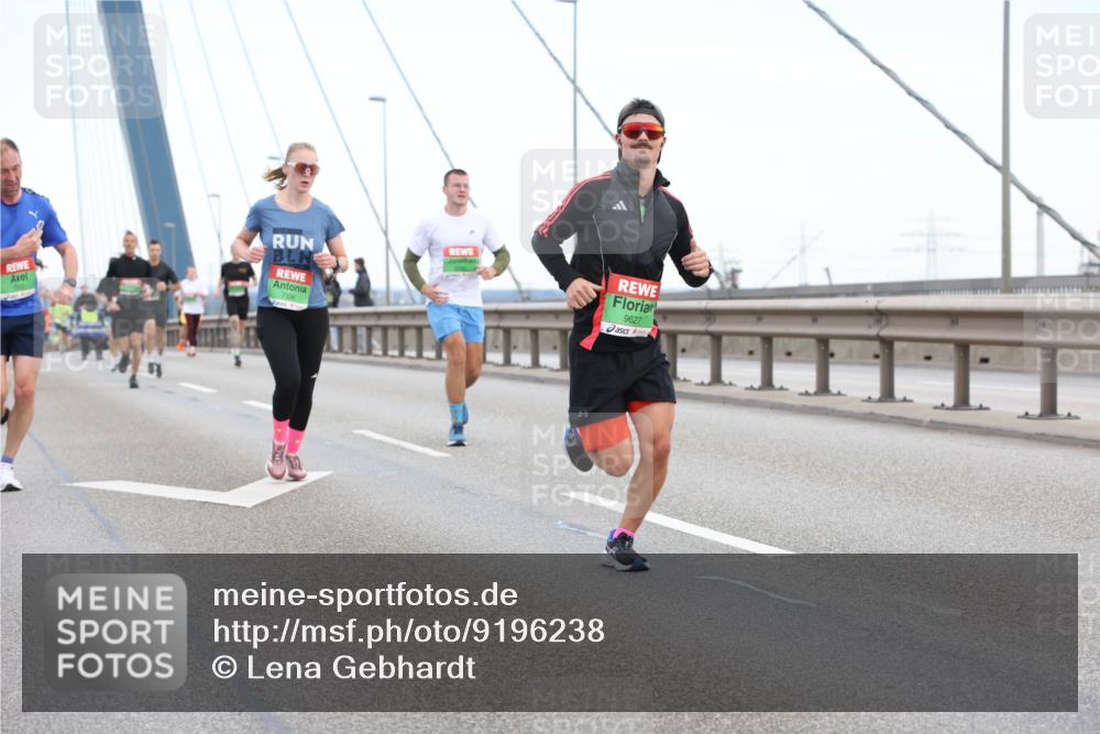 03.10.2025 - Köhlbrandbrückenlauf Lena Gebhardt http://msf.ph/oto/9196238 03.10.2025 15:25:42 Position 1 7336, 9627 meine-sportfotos.de