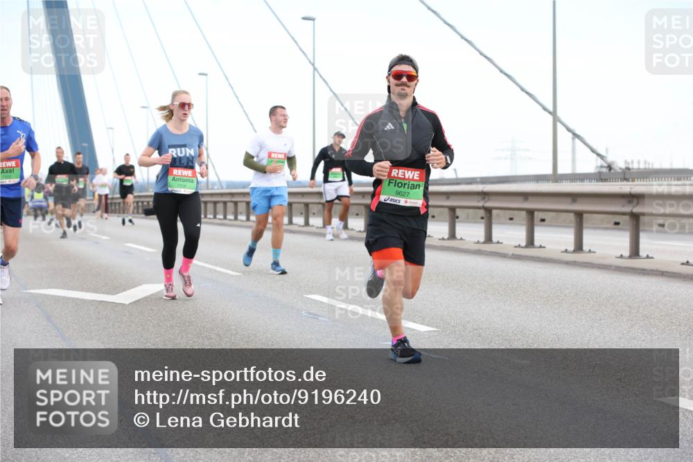 03.10.2025 - Köhlbrandbrückenlauf Lena Gebhardt http://msf.ph/oto/9196240 03.10.2025 15:25:43 Position 1 7333, 9627 meine-sportfotos.de