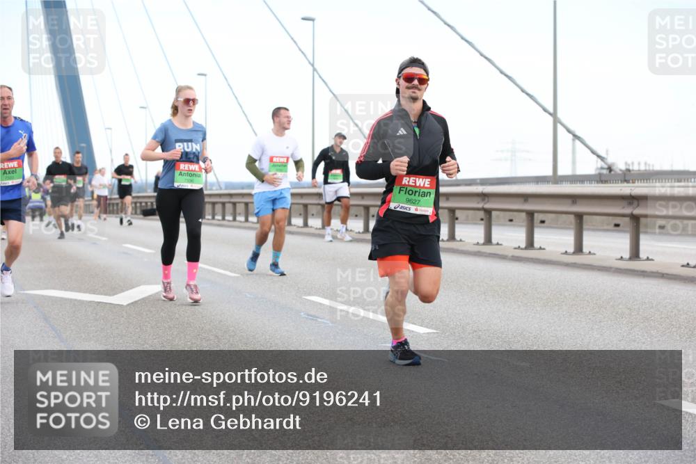 03.10.2025 - Köhlbrandbrückenlauf Lena Gebhardt http://msf.ph/oto/9196241 03.10.2025 15:25:43 Position 1 7333, 7336, 9627 meine-sportfotos.de