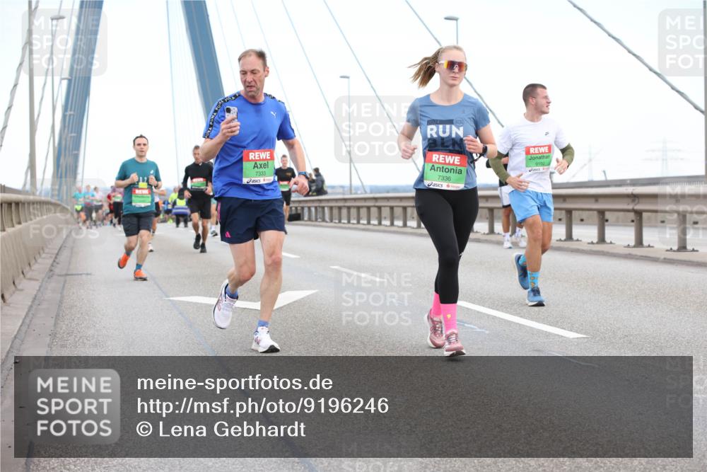 03.10.2025 - Köhlbrandbrückenlauf Lena Gebhardt http://msf.ph/oto/9196246 03.10.2025 15:25:44 Position 1 7333, 2024, 7336, 9102 meine-sportfotos.de